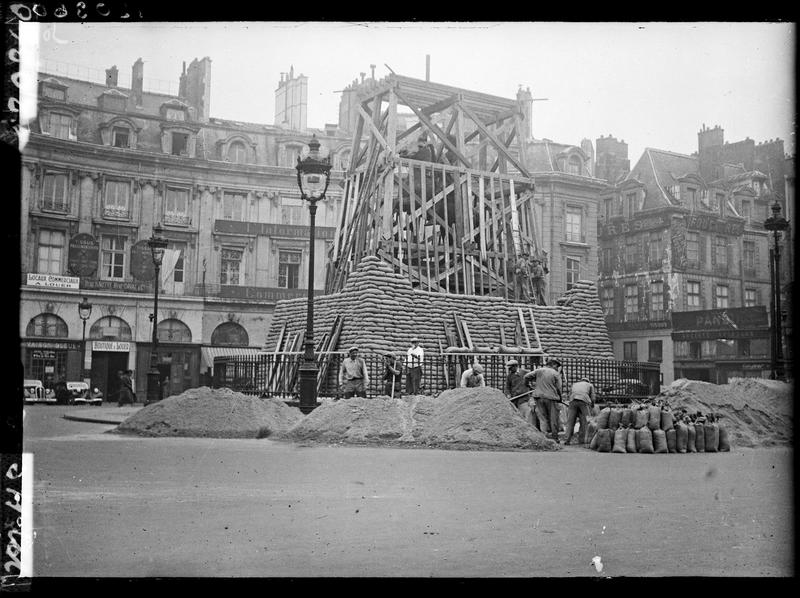 Protection de la statue de Louis XIV