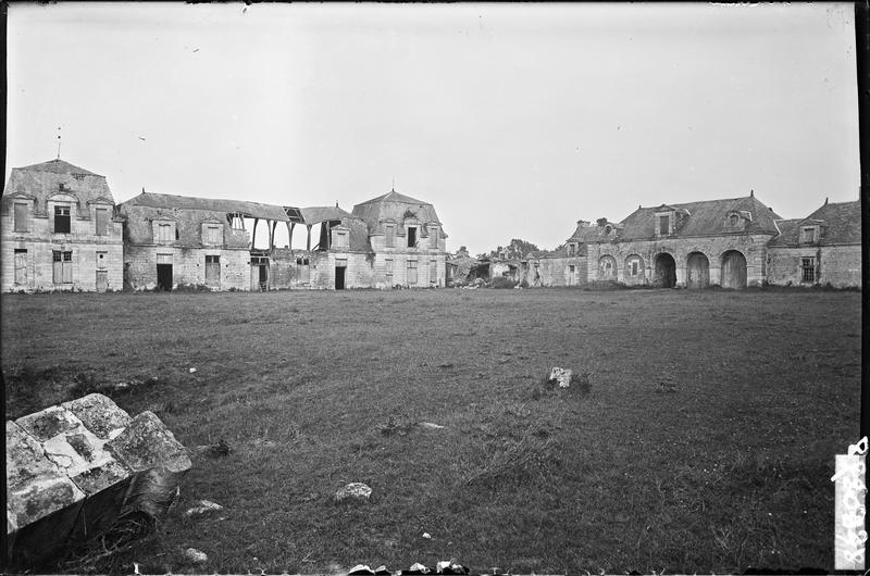 Extérieur, démoli et très abimé