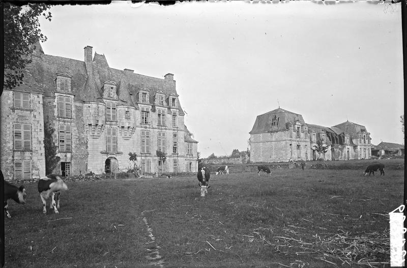 Extérieur, démoli et très abimé