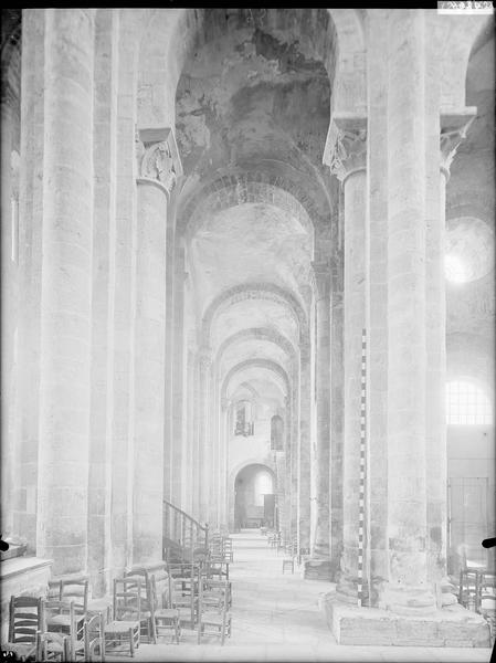 Transept nord, bas-côté nord de la nef vu du croisillon nord vers l'ouest