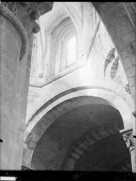 Intérieur de la coupole, masque dans la trompe nord-ouest, vue de biais