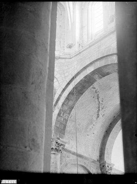 Intérieur de la coupole, bas-côté sud et départ de travée