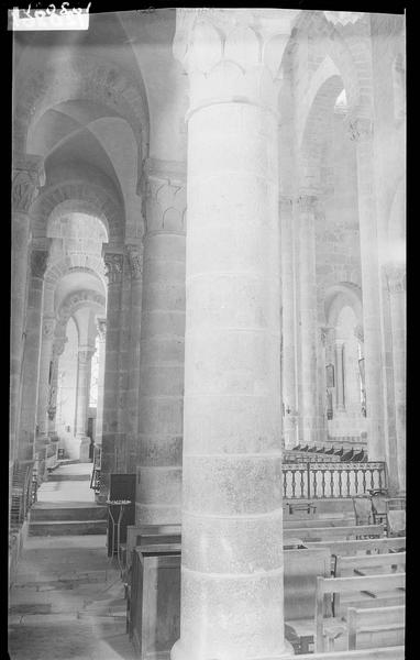 Intérieur du bas-côté sud et du transept