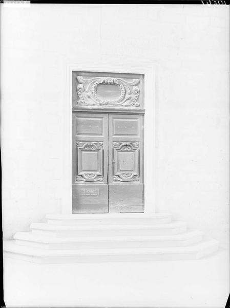 Porte sculptée de la chapelle de Clément VI