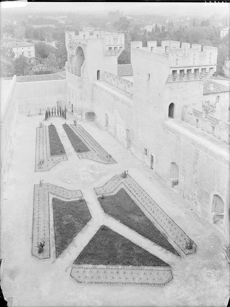 Cour intérieure, vue plongeante