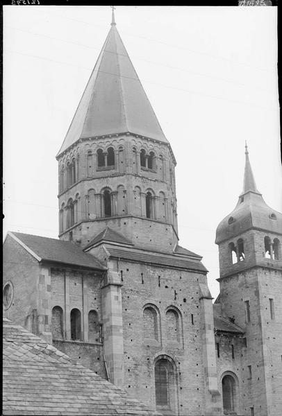 Fouille de Cluny, clocher