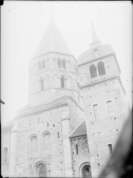 Fouille de Cluny, clocher