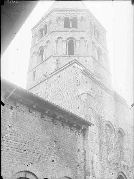 Fouille de Cluny, clocher