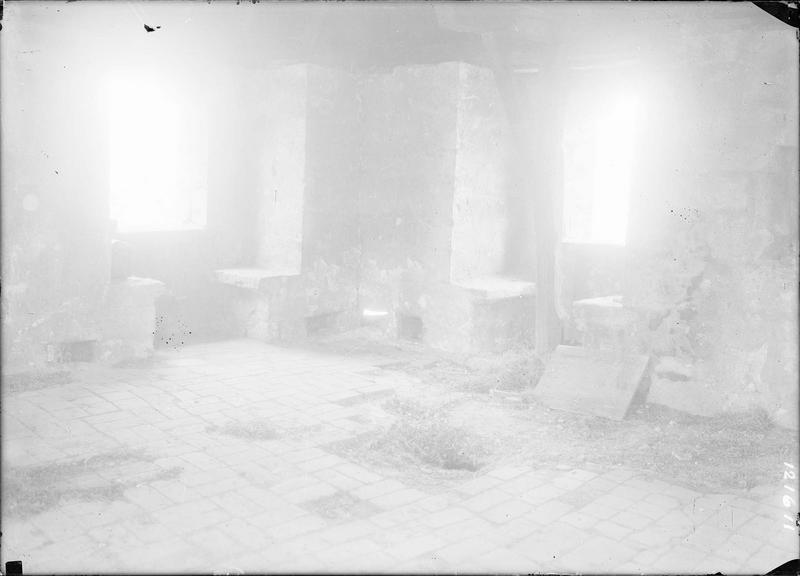 Fouille de Cluny, moulin, intérieur délabré