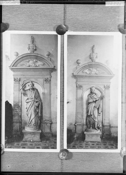 Deux statues : saint Marc et saint Pierre