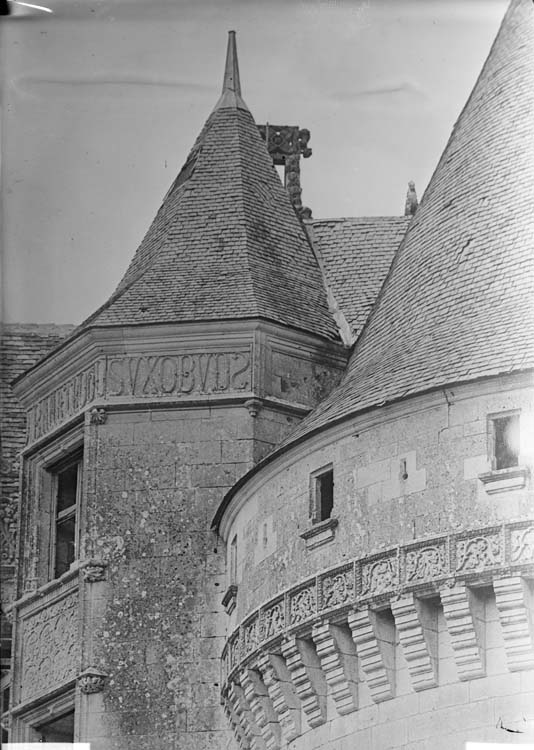 Tours à la hauteur des toits