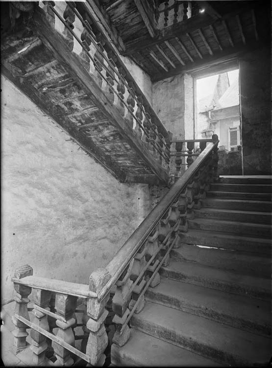 Escalier intérieur à balustres