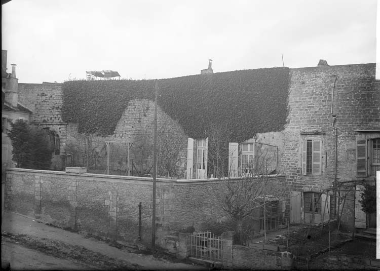 Logis dans le mur d'enceinte