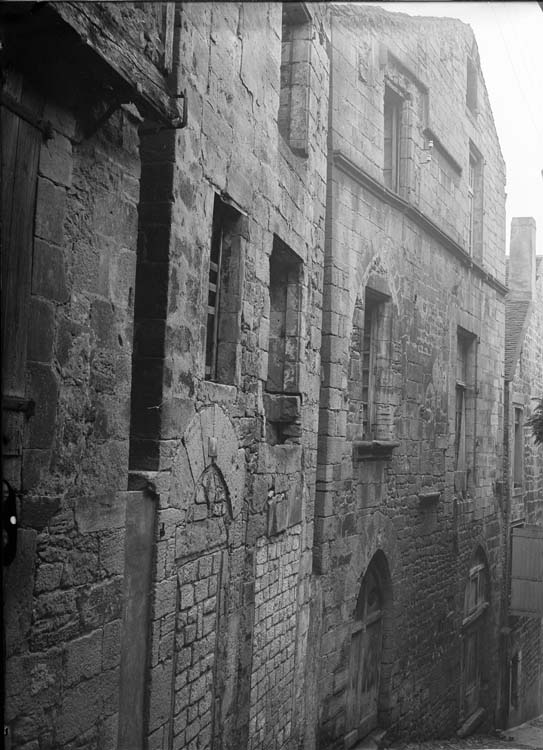 Enfilade des façades sur la rue