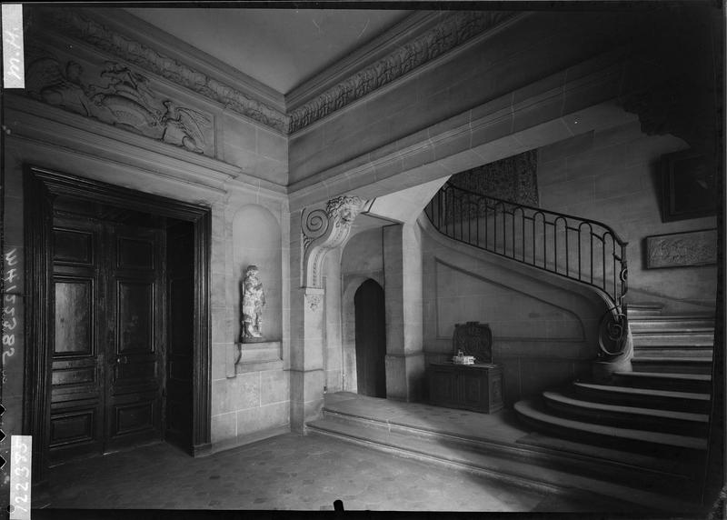 Vestibule et cage d'escalier