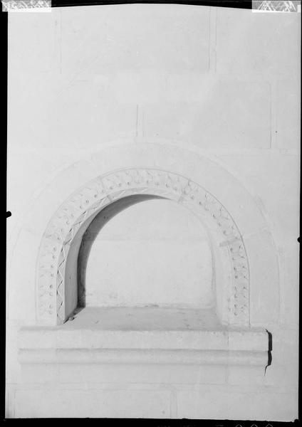 Piscine dans la chapelle de la Vierge