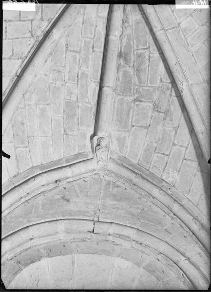 Voûte de chapelle de la Vierge, détail sculpté