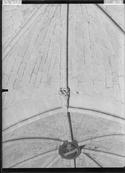 Homme, femme et enfant, détail de voûtes de la chapelle de la Vierge