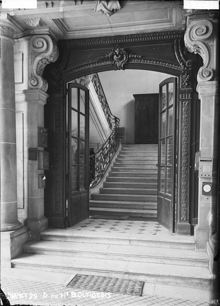 Entrée et escalier