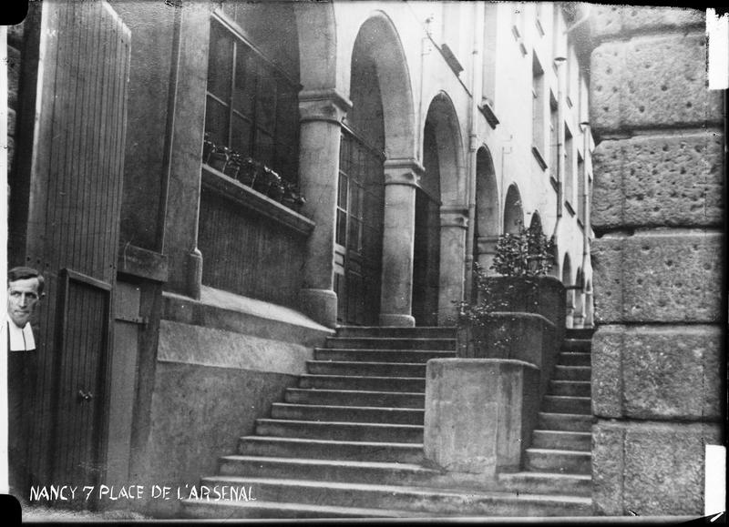 Escalier et arcades