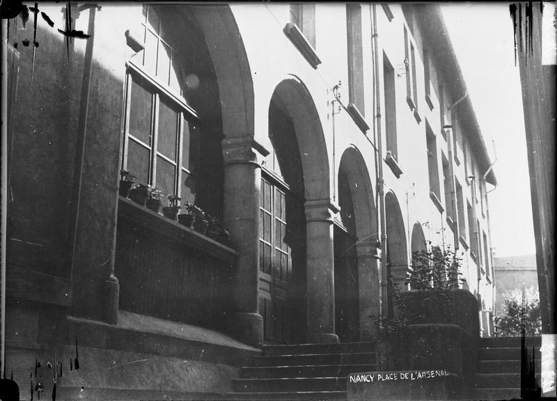 Escalier et arcades