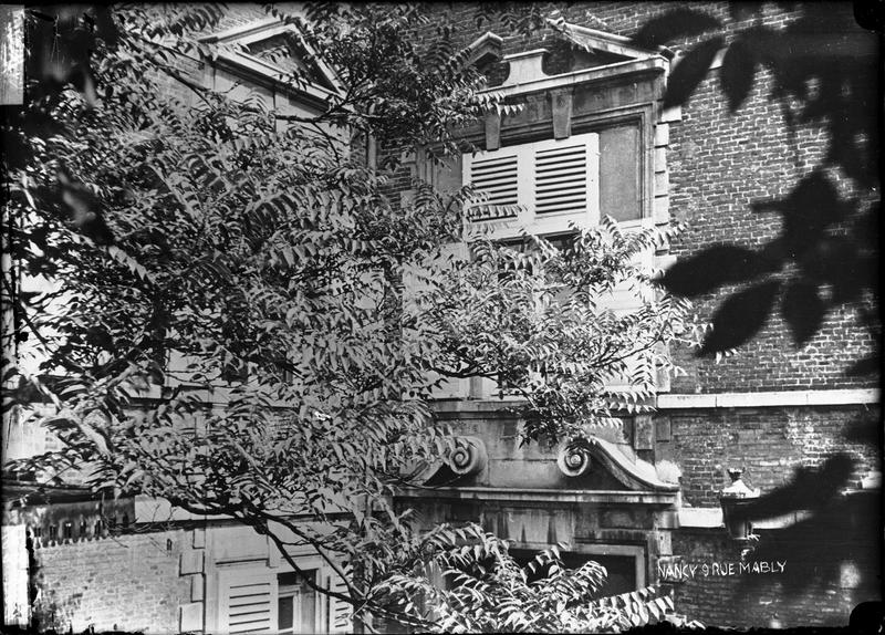 Vue d'angle de la façade sur jardin