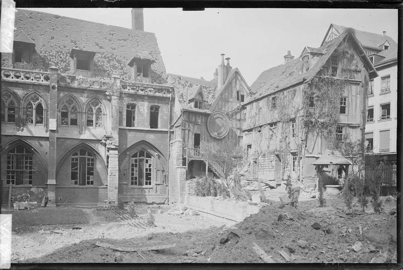 Cour de l'abbaye