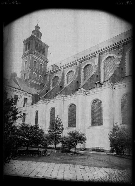 Façade latérale et clocher