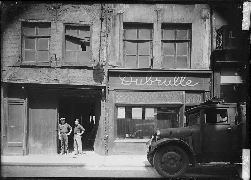 Côté pair, partie inférieure des façades à l'enseigne de Dubrulle