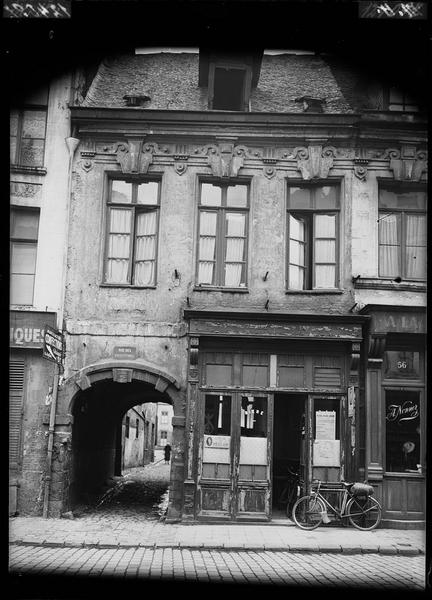 Façade et passage vers la rue des Brigittines