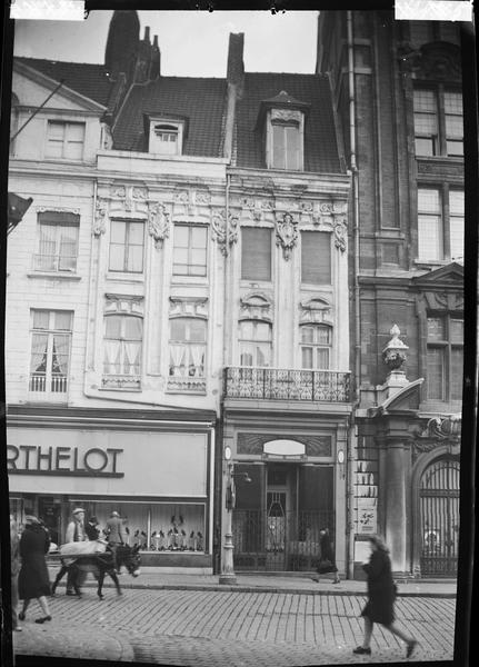 Façades sur la rue ; boutique de chaussures