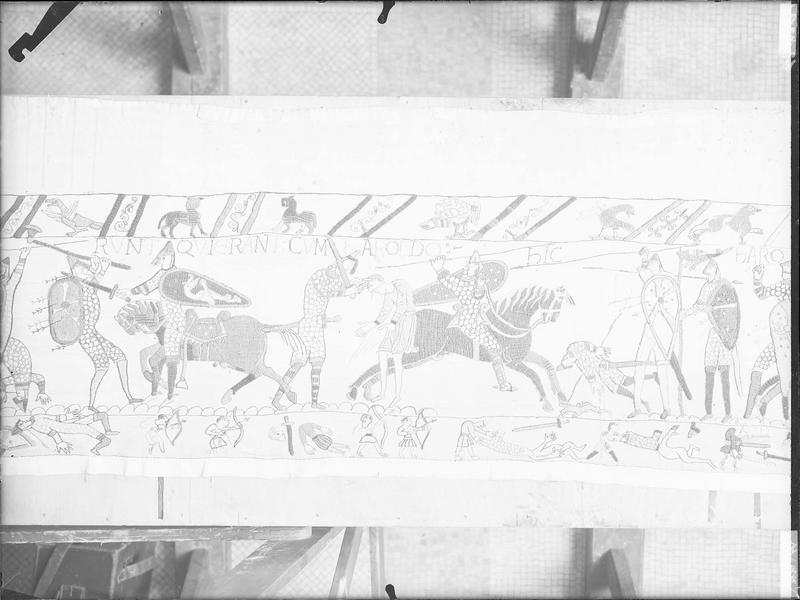 Tapisserie de Bayeux : Ici les Français combattent et ceux qui étaient avec Harold succombent