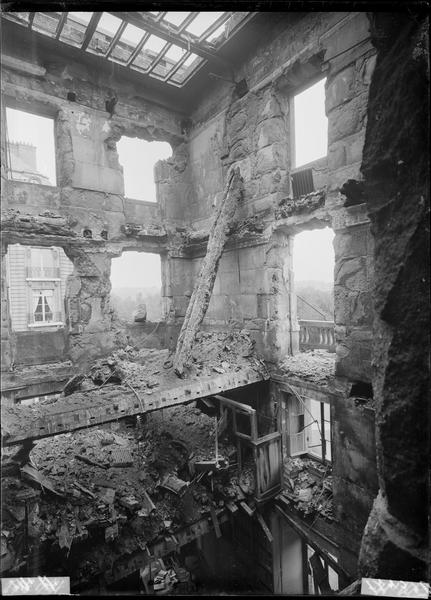 Après bombardement d'août 1944