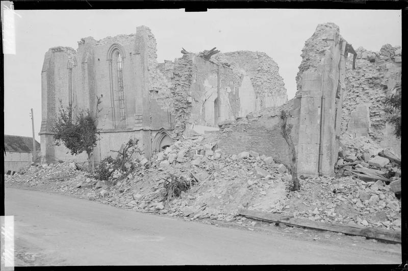 Façade sud et abside après le bombardement de 1944