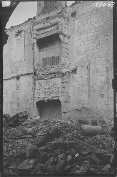 Cheminée après le bombardement de 1944