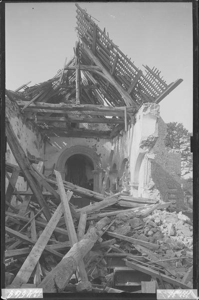 Nef et choeur vus vers l'est après le bombardement de 1944