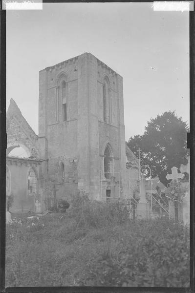 Clocher après le bombardement de 1944