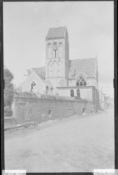 Façade sud et clocher après le bombardement de 1944