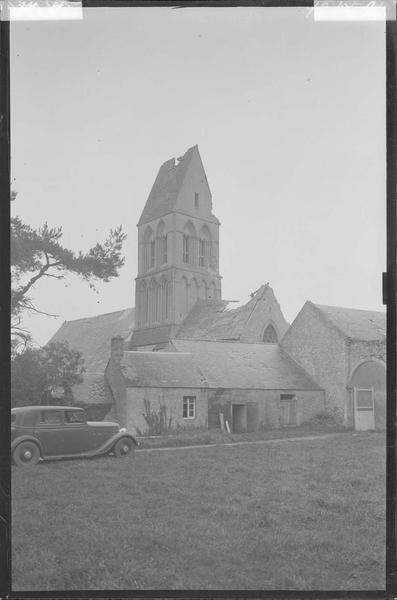 Face nord et clocher après le bombardement de 1944