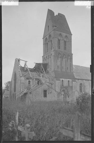 Façade sud et clocher après le bombardement de 1944