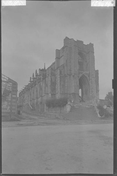 Façades ouest et sud après le bombardement de 1944