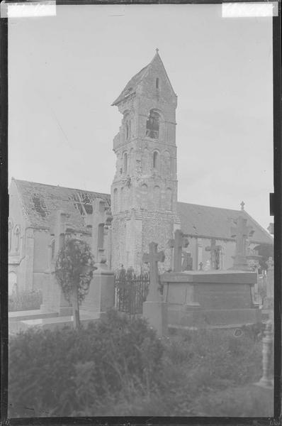 Face sud du clocher après le bombardement de 1944