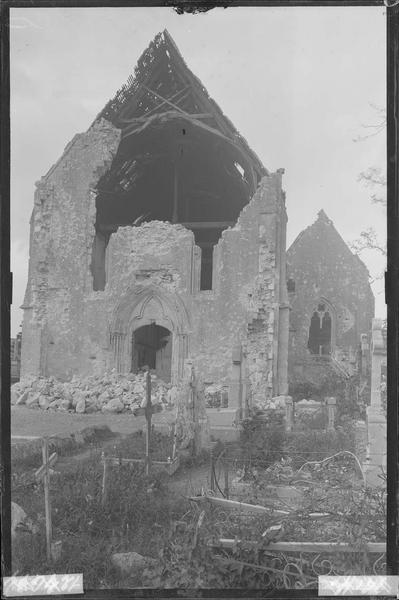 Façade ouest après le bombardement de 1944