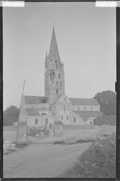 Façade sud, vue d'ensemble après le bombardement de 1944