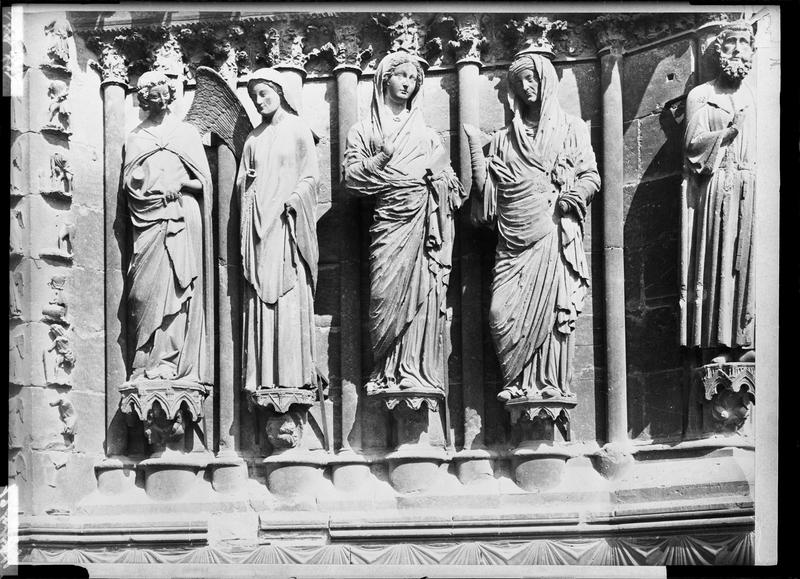 Annonciation et Visitation, statues no 19 à no 23 de l'ébrasement droit, portail central de la façade ouest