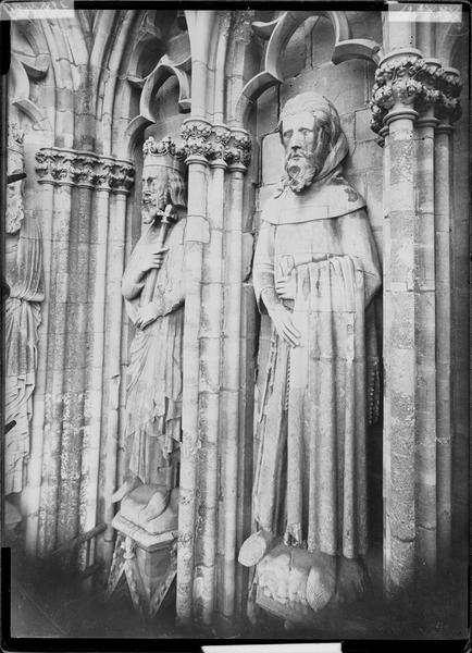 Statue de la galerie des rois, façade ouest