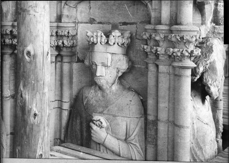 Statues no 36 de la galerie des rois, façade ouest