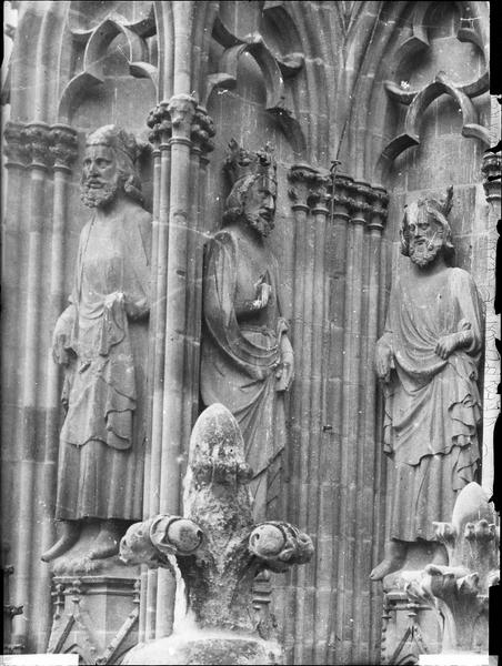 Statues 56 à 58 de la tour sud de la façade est