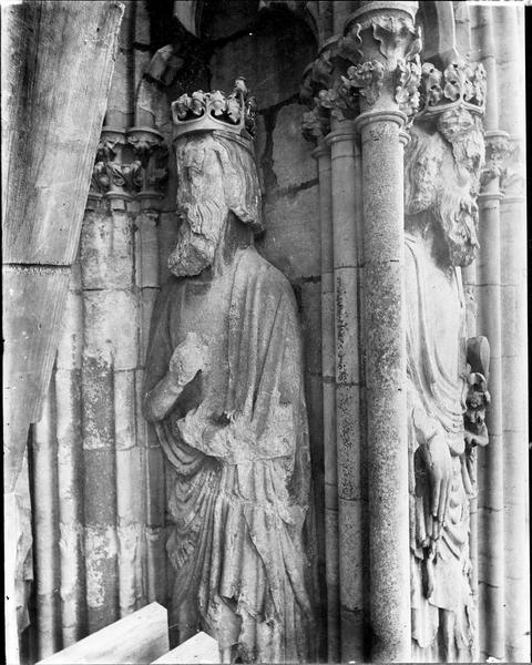 Statues no 26 et 27 de la galerie des rois, façade ouest