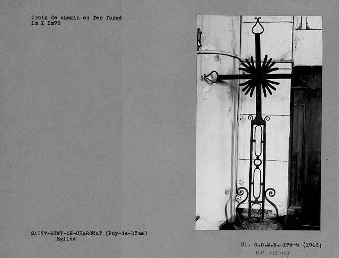 Croix de chemin en fer forgé, 1 m x 0, 70 m